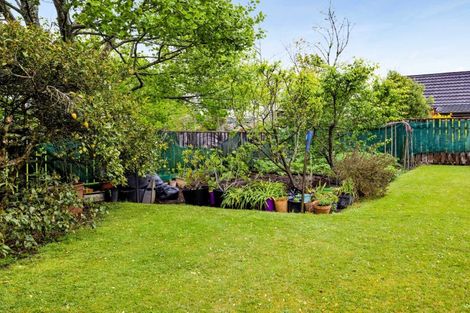 Photo of property in 6 Kamahi Place, Inglewood, 4330