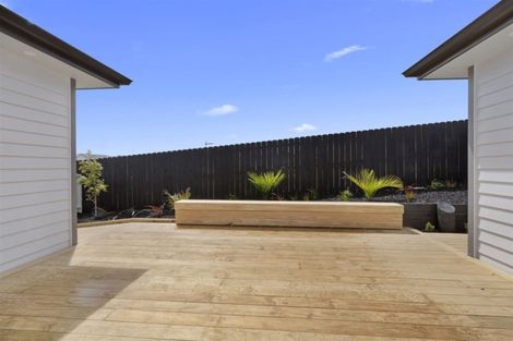 Photo of property in 61 Symes Drive, Red Beach, 0932