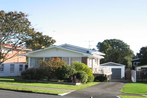 Photo of property in 75 Lawrence Crescent, Hillpark, Auckland, 2102