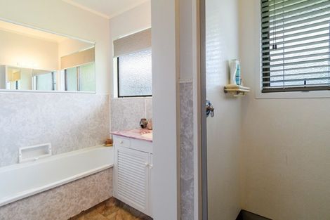 Photo of property in 17 Endeavour Avenue, Welcome Bay, Tauranga, 3112