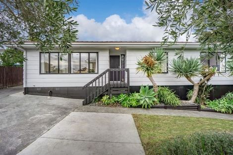 Photo of property in 9 Edgware Road, West Harbour, Auckland, 0618