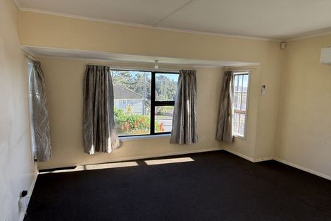 Photo of property in 10 Norfolk Grove, Cannons Creek, Porirua, 5024