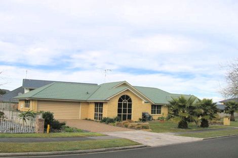 Photo of property in 2 Hereford Place, Grandview Heights, Hamilton, 3200