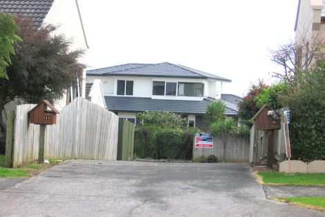 Photo of property in 4/11 Ribbonwood Crescent, Goodwood Heights, Auckland, 2105