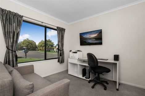 Photo of property in 11 Adair Place, Weymouth, Auckland, 2103