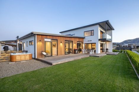 Photo of property in 2 Kotare Drive, Wanaka, 9305