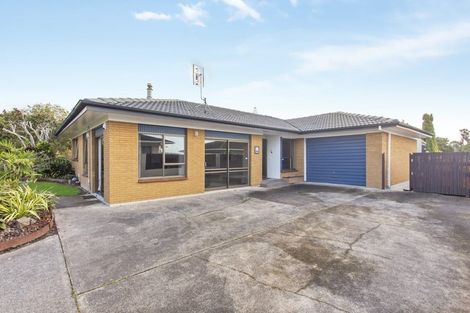 Photo of property in 10 Tanoa Place, Glendene, Auckland, 0602