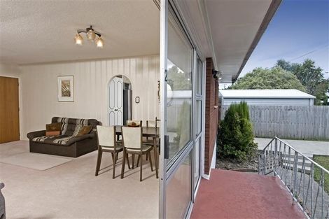 Photo of property in 2/1 Ribblesdale Road, Henderson, Auckland, 0612