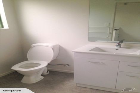 Photo of property in 17a Enderby Drive, Te Atatu Peninsula, Auckland, 0610