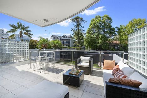 Photo of property in 175h Hurstmere Road, Takapuna, Auckland, 0622