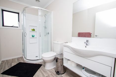 Photo of property in 2/9 Heath Street, Saint Andrews, Hamilton, 3200