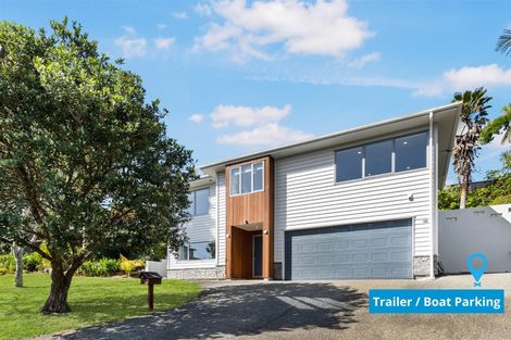 Photo of property in 30 Margaret Henry Crescent, Oteha, Auckland, 0632