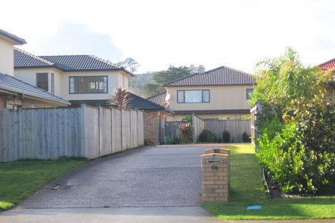 Photo of property in 18 Thornbury Crescent, East Tamaki Heights, Auckland, 2016