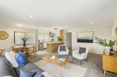 Photo of property in 10 Eagleson Street, Northcross, Auckland, 0632