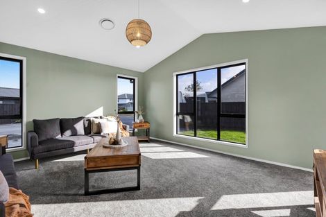 Photo of property in 6 Oliver O'leary Way, Westown, New Plymouth, 4310