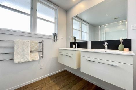 Photo of property in 15 Kensington Place, Fairfield, Hamilton, 3214