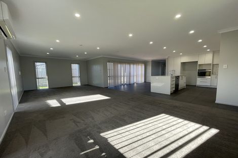 Photo of property in 37 Riverglade Parkway, Te Atatu South, Auckland, 0610