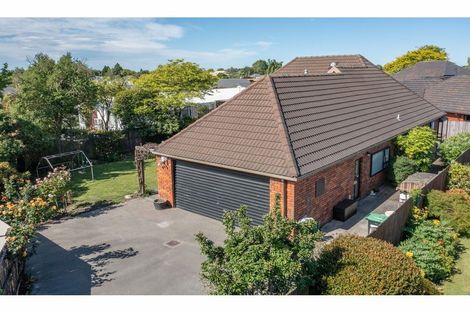 Photo of property in 30 Derenzy Place, Avonhead, Christchurch, 8042