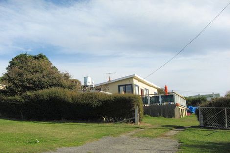 Photo of property in 16 Stirling Street, Kakanui, Oamaru, 9495
