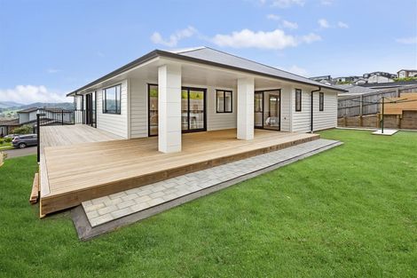 Photo of property in 8 Canary Way, Whitby, Porirua, 5024