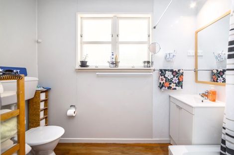 Photo of property in 2 Wood Street, Greytown, 5712