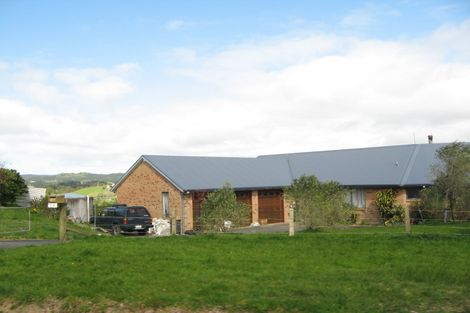 Photo of property in 20 Amreins Road, Waitakere, Henderson, 0782