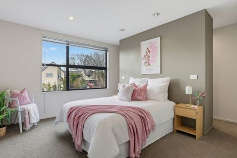 Photo of property in 3b The Oval, Hillmorton, Christchurch, 8024