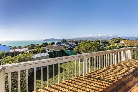 Photo of property in 128 Pikarere Street, Titahi Bay, Porirua, 5022