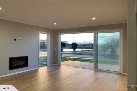 Photo of property in 8 Waitemata Drive, One Tree Point, 0118