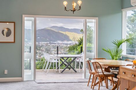 Photo of property in 6 Onehuka Road, Tirohanga, Lower Hutt, 5010