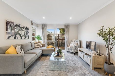 Photo of property in 10a Tomintoul Place, Highland Park, Auckland, 2010