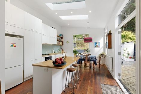 Photo of property in 6 Russell Terrace, Newtown, Wellington, 6021