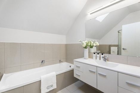 Photo of property in 1a Parkwood Crescent, Gulf Harbour, Whangaparaoa, 0930