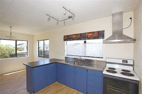 Photo of property in 11 Simcox Street, Otaki Beach, Otaki, 5512
