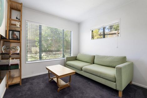 Photo of property in 2/13 Montgomery Avenue, Rothesay Bay, Auckland, 0630