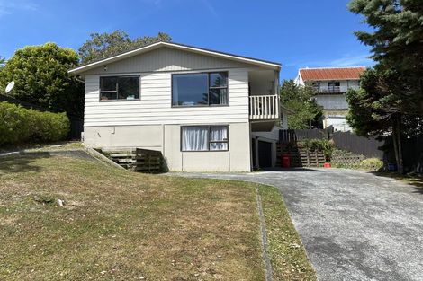 Photo of property in 81 Stewart Drive, Newlands, Wellington, 6037