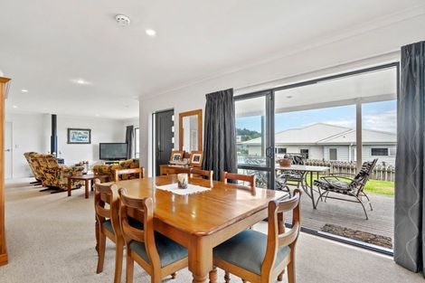 Photo of property in 10 Frangipani Street, Cable Bay, 0420