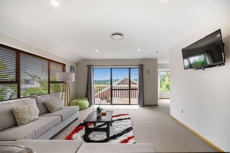 Photo of property in 1/5 Tree View Avenue, Glenfield, Auckland, 0629