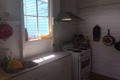 Photo of property in 5 Sampson Lane, Northcote, Auckland, 0627