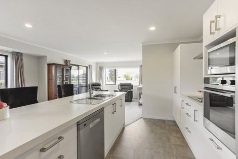 Photo of property in 66 Shillingford Boulevard, Rolleston, 7615