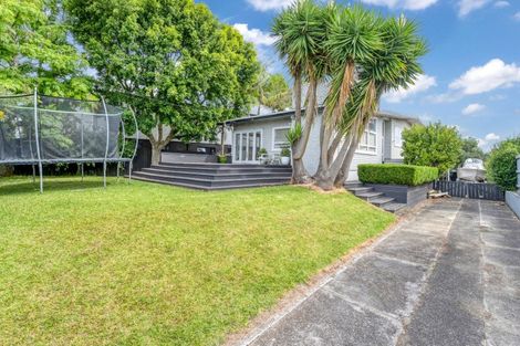 Photo of property in 11 Swan Crescent, Pakuranga, Auckland, 2010