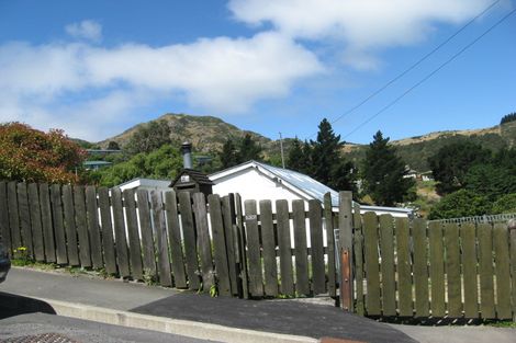 Photo of property in 28 Cornwall Road, Lyttelton, 8082
