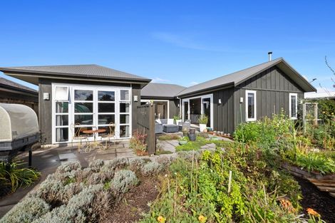 Photo of property in 7 Gleneagles Way, Waiwhakaiho, New Plymouth, 4312