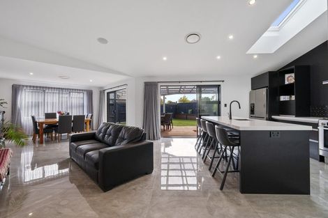 Photo of property in 4 Waimarama Court, Roslyn, Palmerston North, 4414