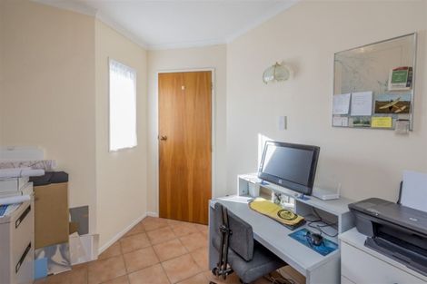 Photo of property in 17 Ryder Crescent, Levin, 5510