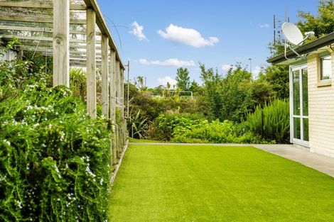 Photo of property in 21 Eric Farley Drive, Kumeu, 0810