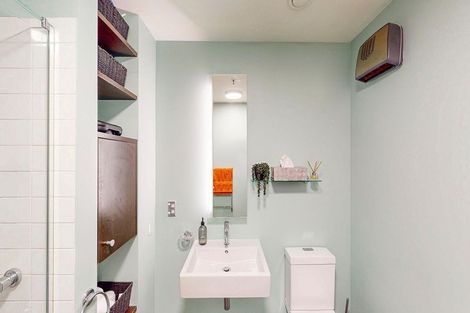 Photo of property in Montreaux Apartments, 1b/164 The Terrace, Wellington Central, Wellington, 6011