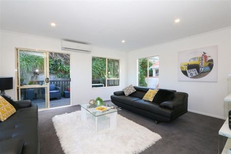 Photo of property in 2/33 Hawker Street, Mount Victoria, Wellington, 6011