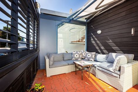 Photo of property in 25 Clermont Terrace, Kelburn, Wellington, 6012