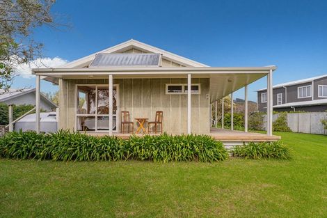 Photo of property in 10 Martin Place, Cooks Beach, Whitianga, 3591